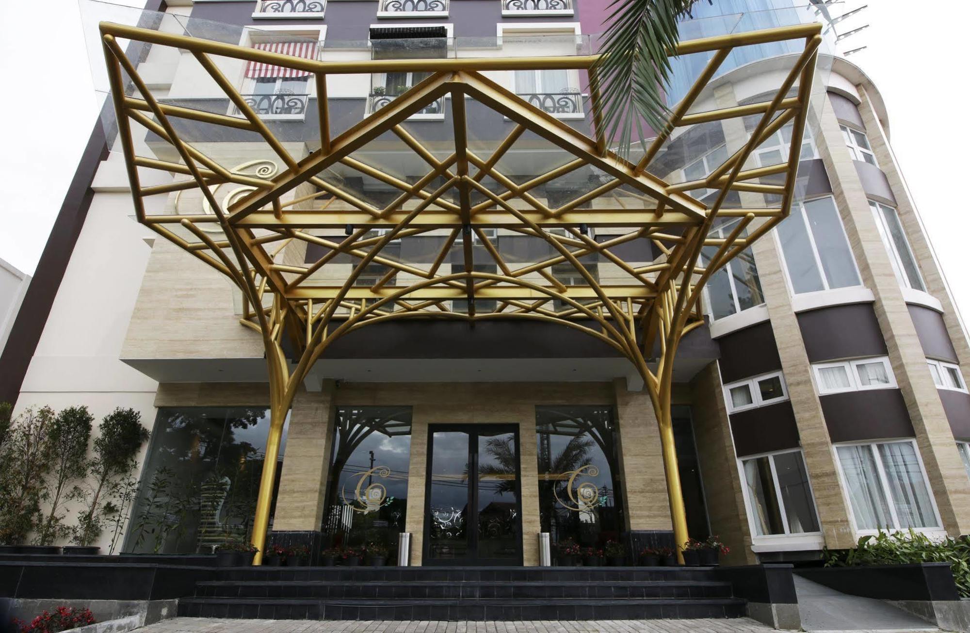 Cinnamon Hotel Boutique Syariah Tutugan Luaran gambar